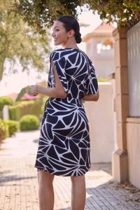 Vestido estampado geométrico Reflects negro · Janira | Compra Online