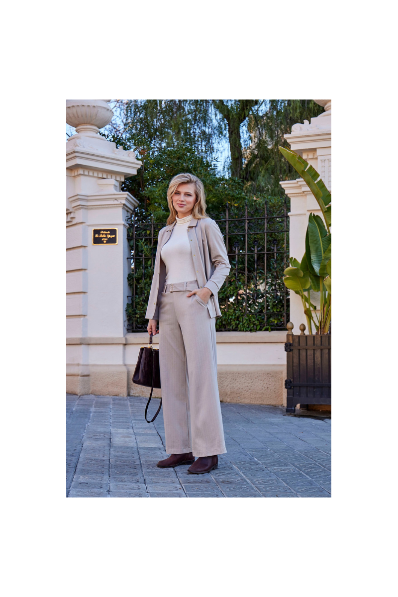 Pantalón palazzo Diplomacy beige con cinturón · Janira